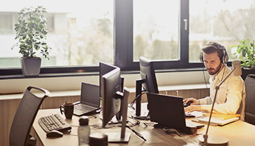 صورة من نحن